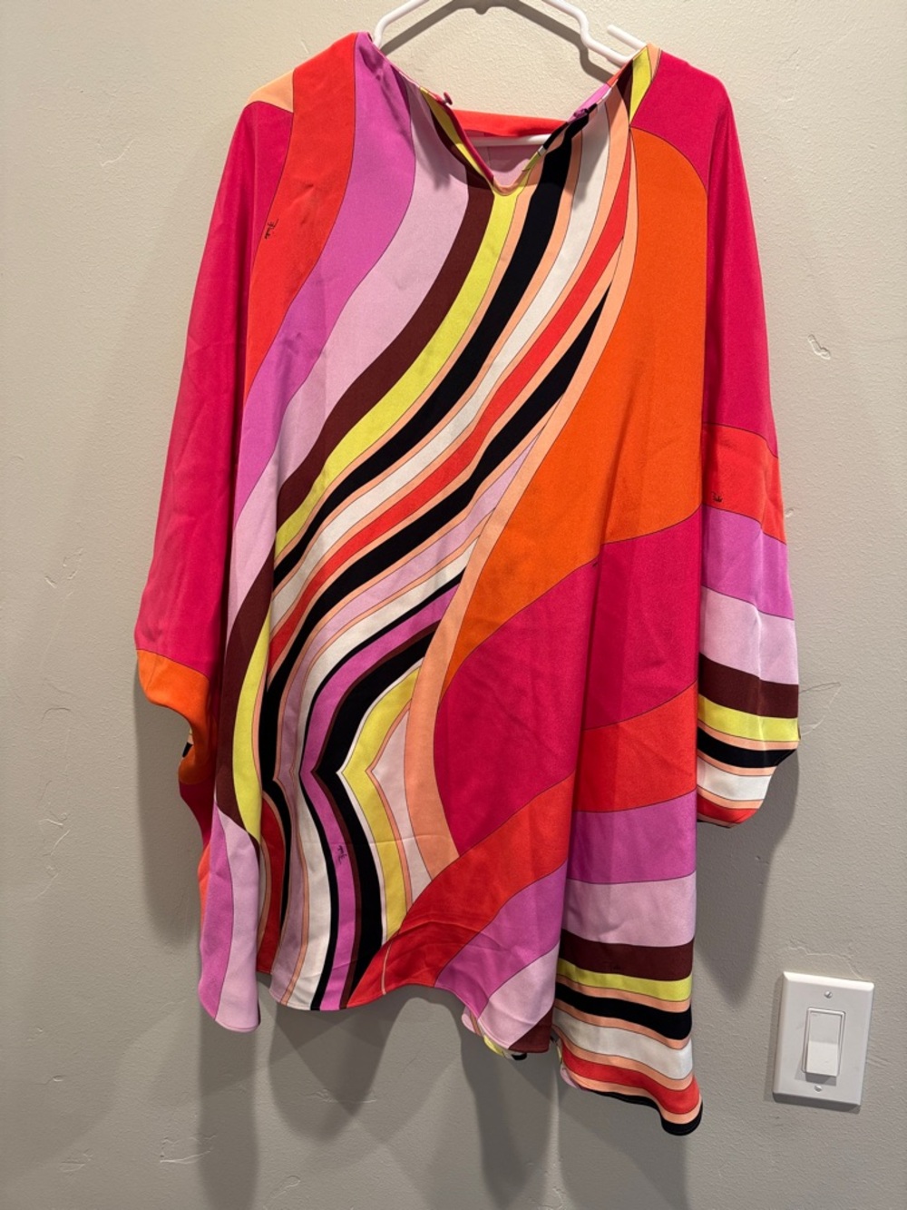 Emilio Pucci Pink and Orange Silk poncho - Picture 15 of 16